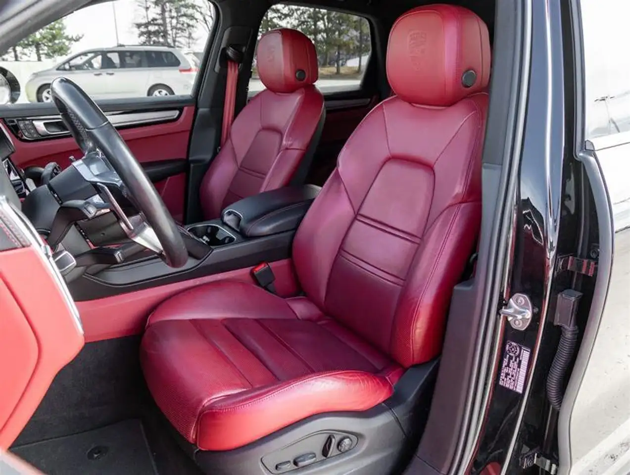 Porsche Cayenne снимка Porsche Cayenne