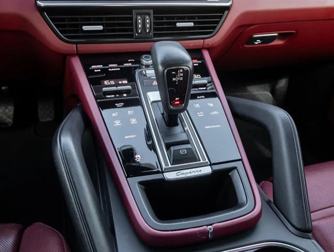 Porsche Cayenne снимка Porsche Cayenne