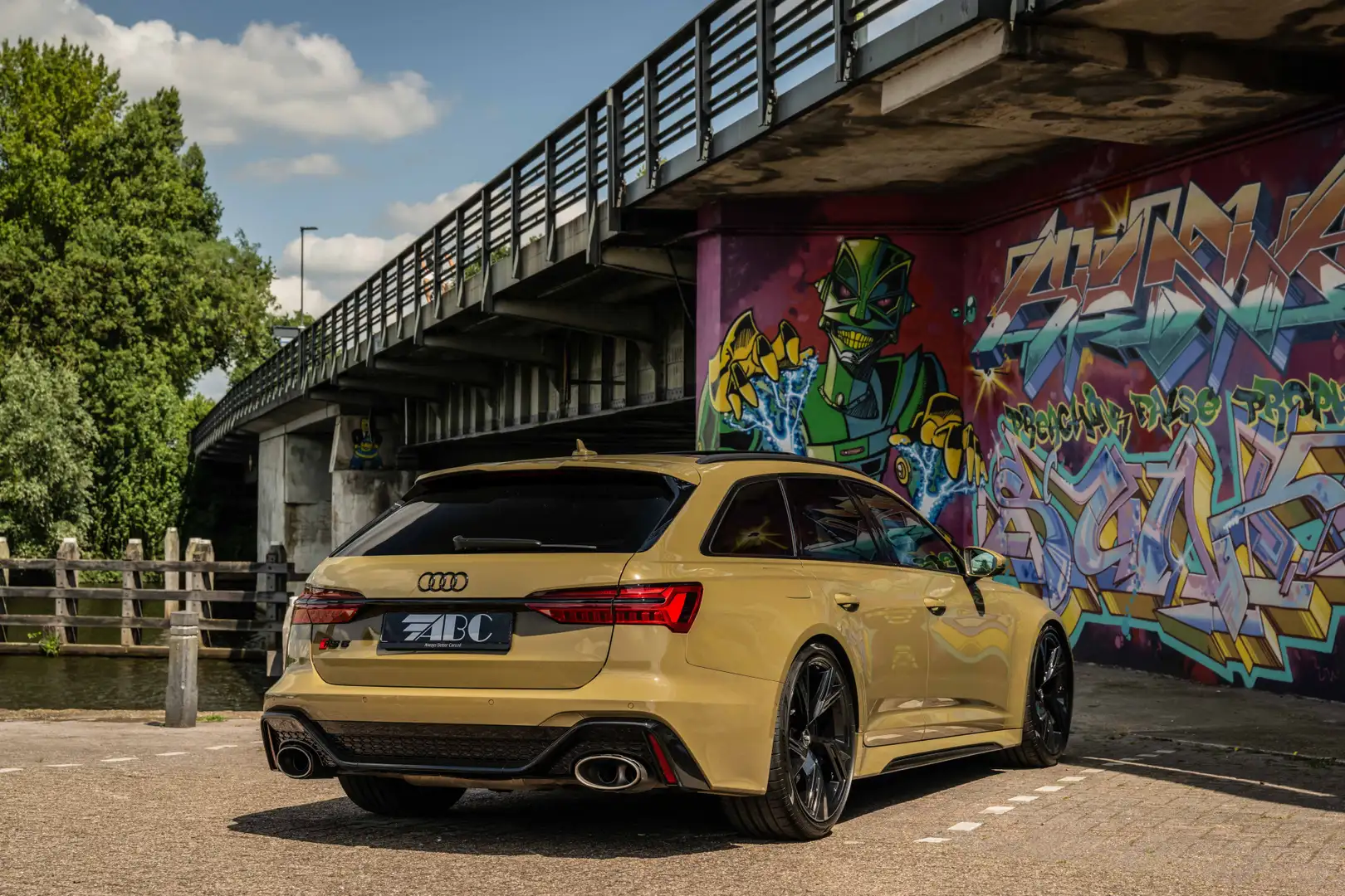 Audi RS6 Avant RS 6 TFSI quattro Dyn + Exclusive Akrapovic Vert - 2