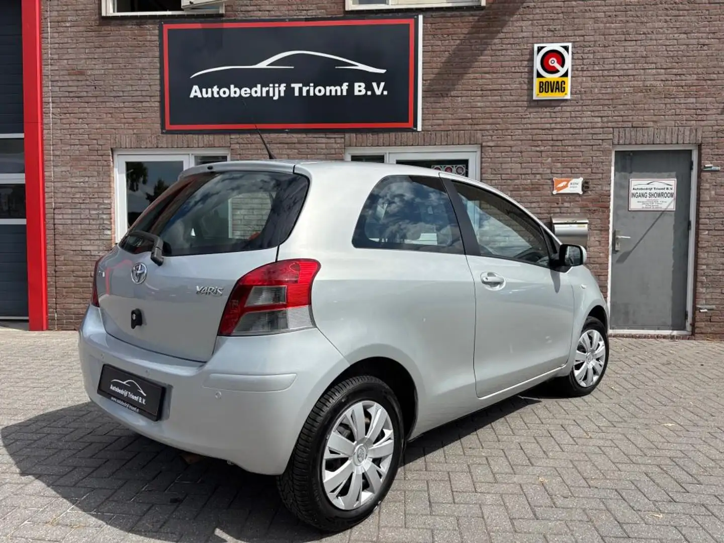 Toyota Yaris 1.3 - 101 PK -AUTOMAAT - AIRCO - ELEKTRISCH PAKKET Grijs - 2