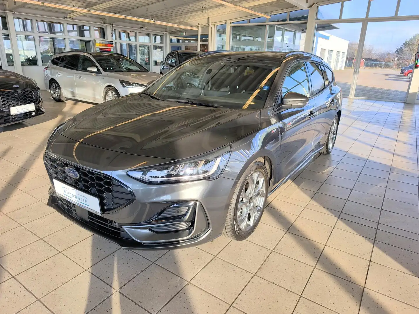 Ford Focus Turnier 1.5 EcoB. Aut. ST-LINE X Pano,AHK Gris - 2