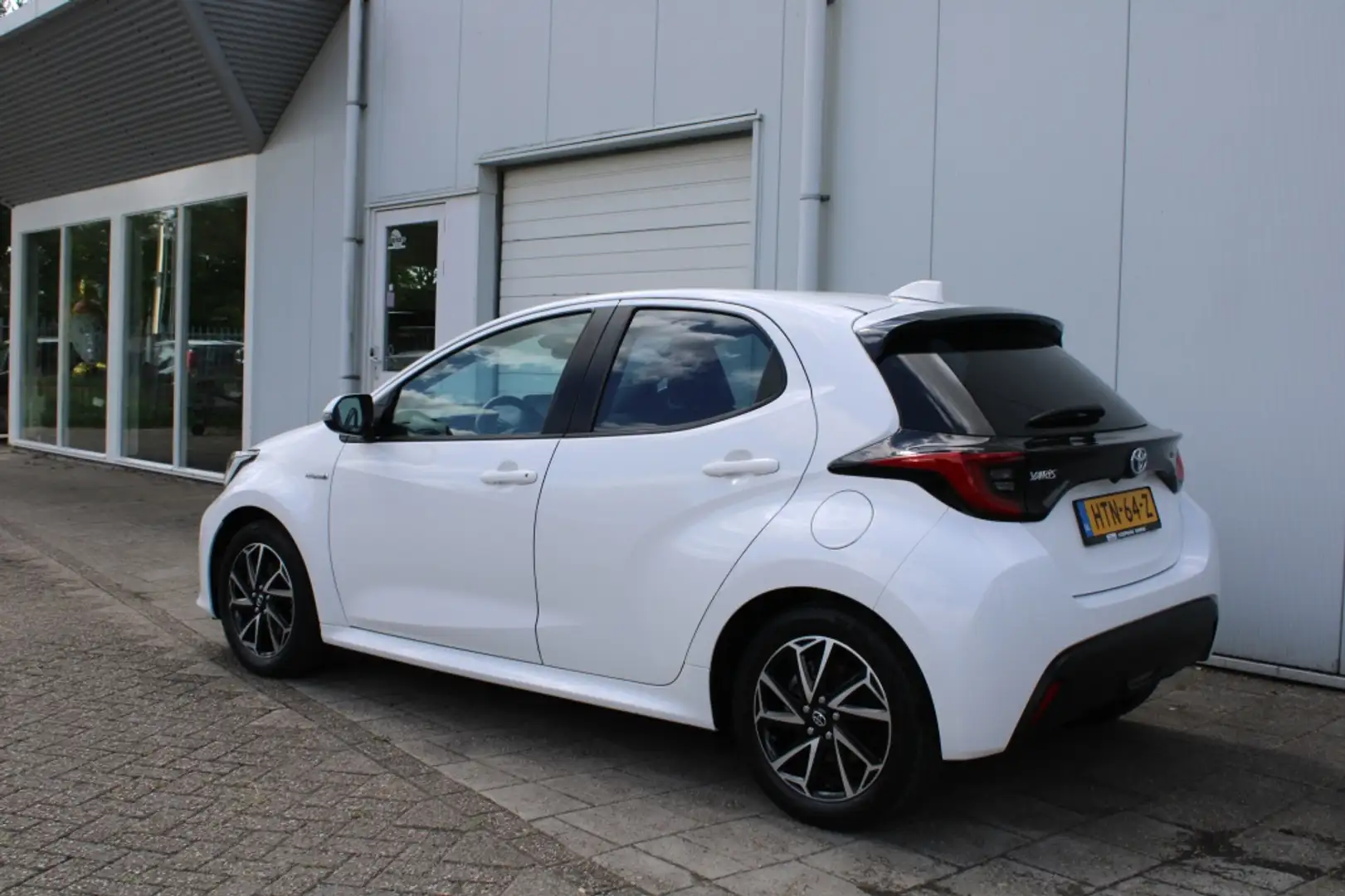 Toyota Yaris 1.5 Hybride Active Bianco - 2