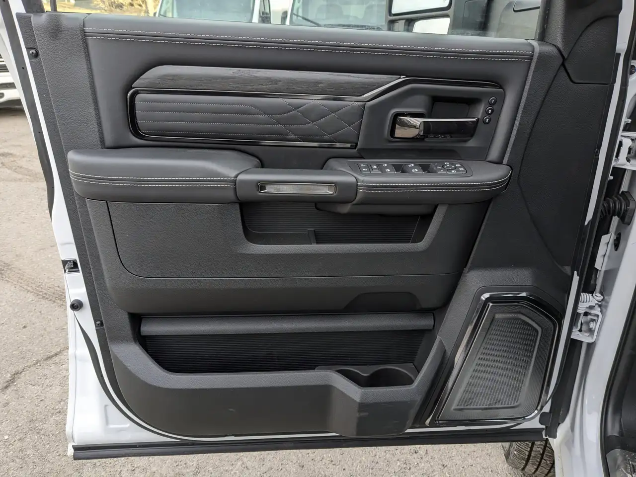 RAM 3500 снимка RAM 3500
