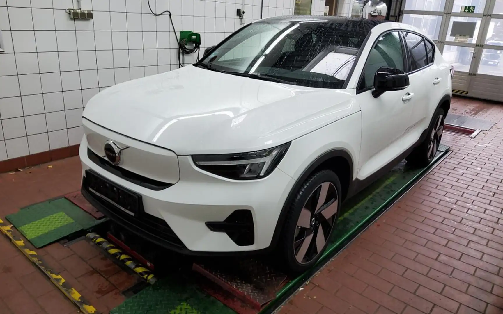 Volvo C40 PURE ELECTRIC AWD  Plus +LEDER+WINTERPAK+DAB Weiß - 2