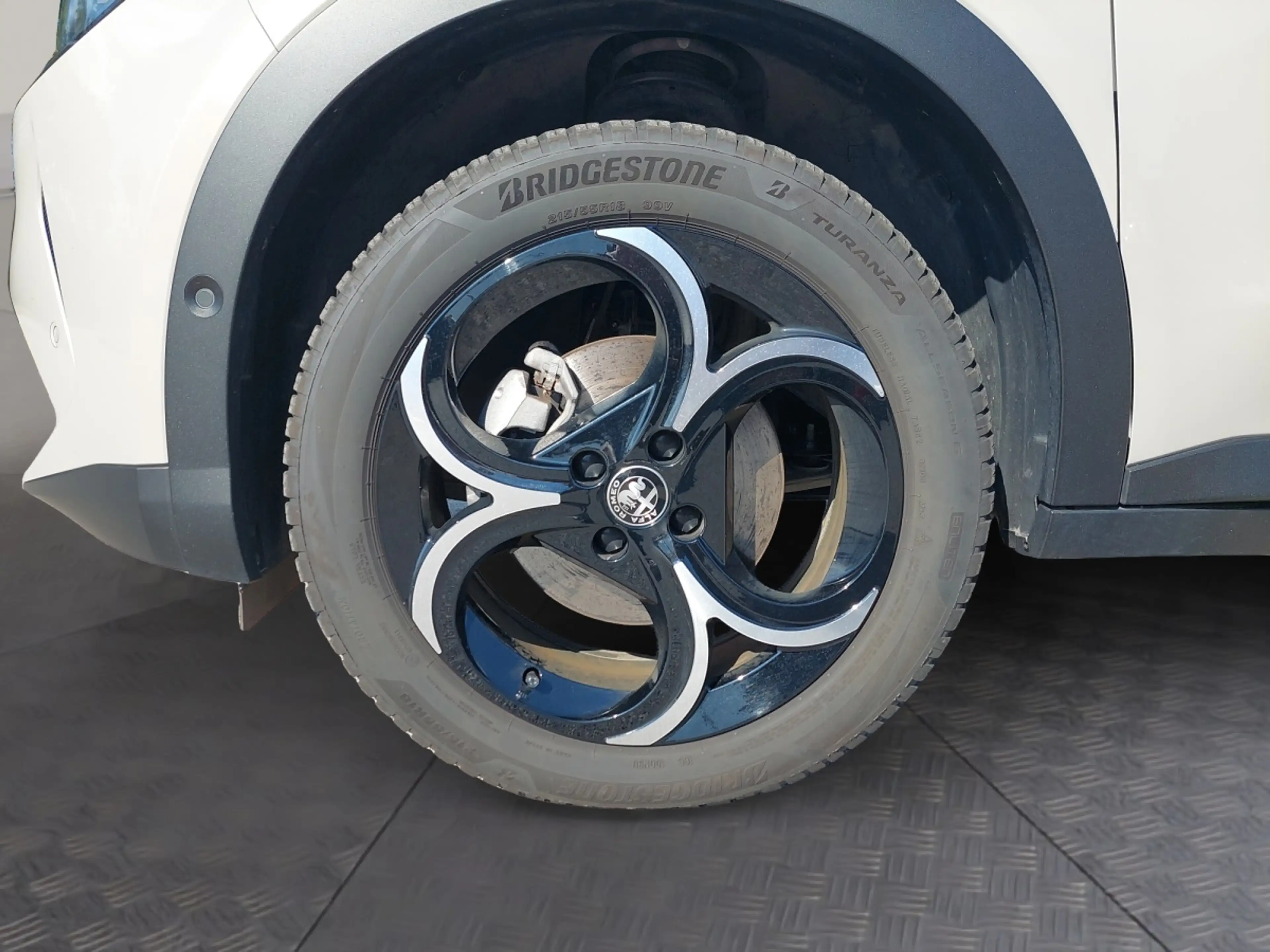 Alfa Romeo Junior Ibrida Speciale 1.2 MHEV e-DCT6 — photo 14