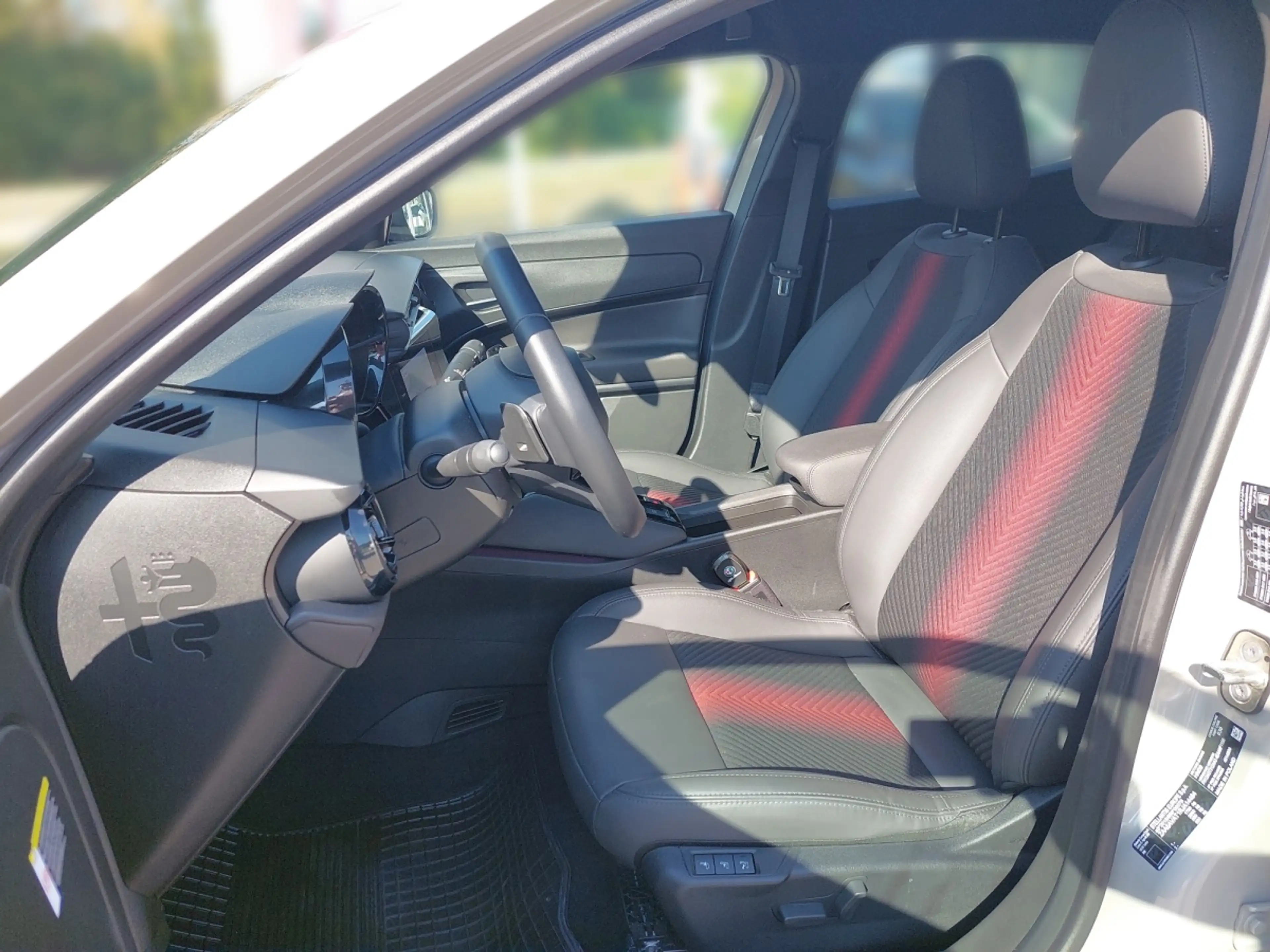 Alfa Romeo Junior Ibrida Speciale 1.2 MHEV e-DCT6 — photo 5