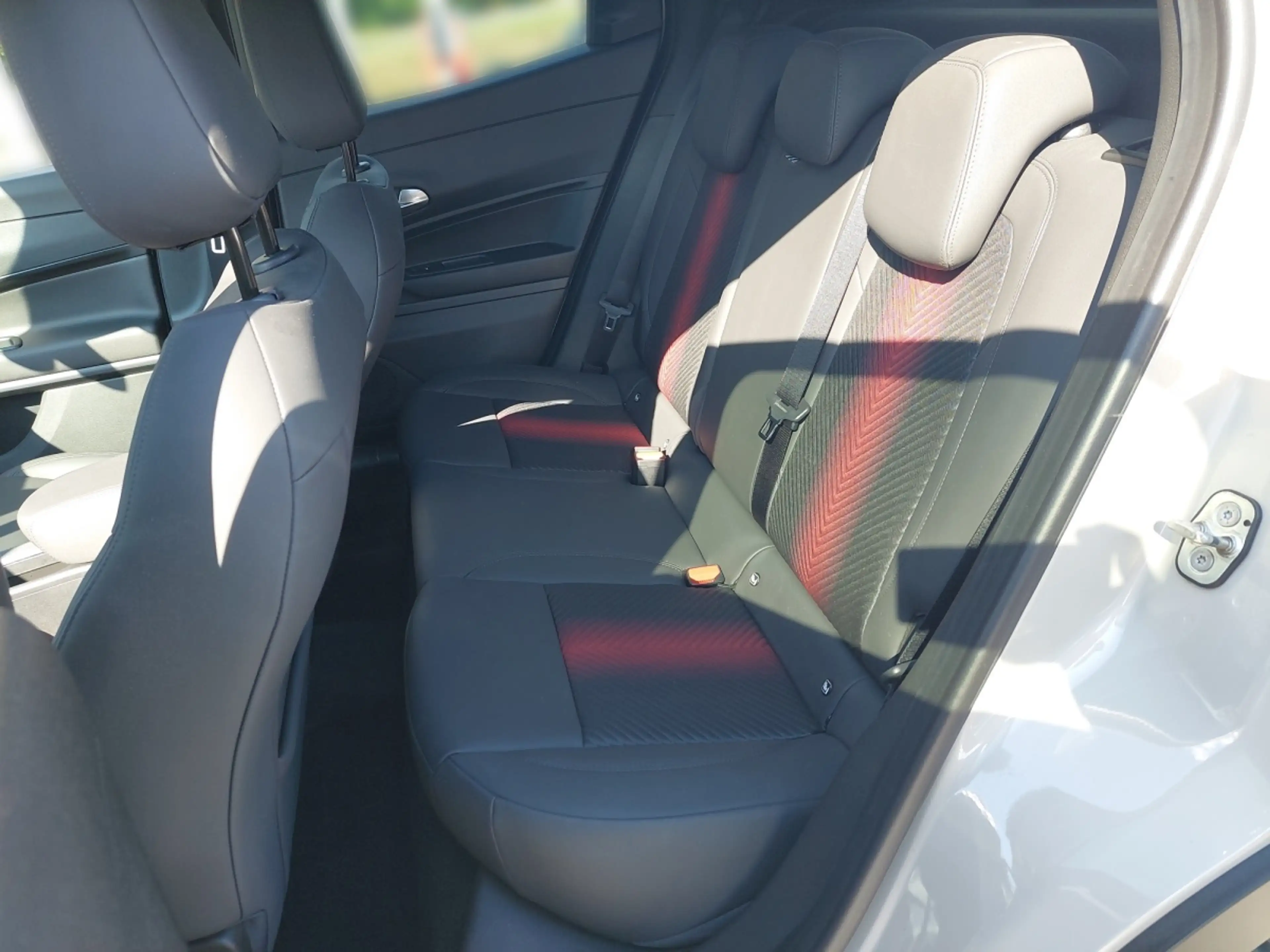 Alfa Romeo Junior Ibrida Speciale 1.2 MHEV e-DCT6 — photo 11