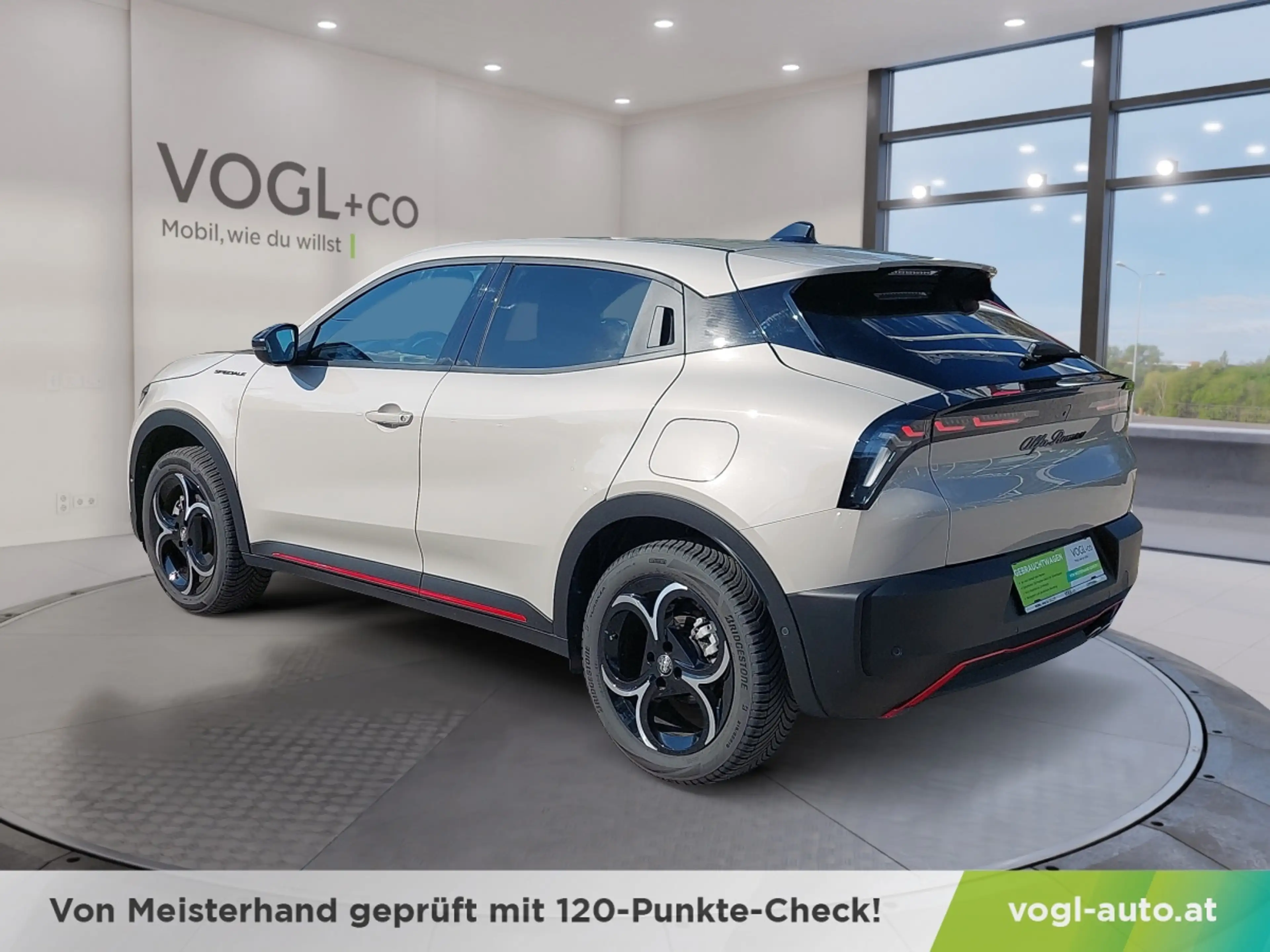 Alfa Romeo Junior Ibrida Speciale 1.2 MHEV e-DCT6 — photo 3