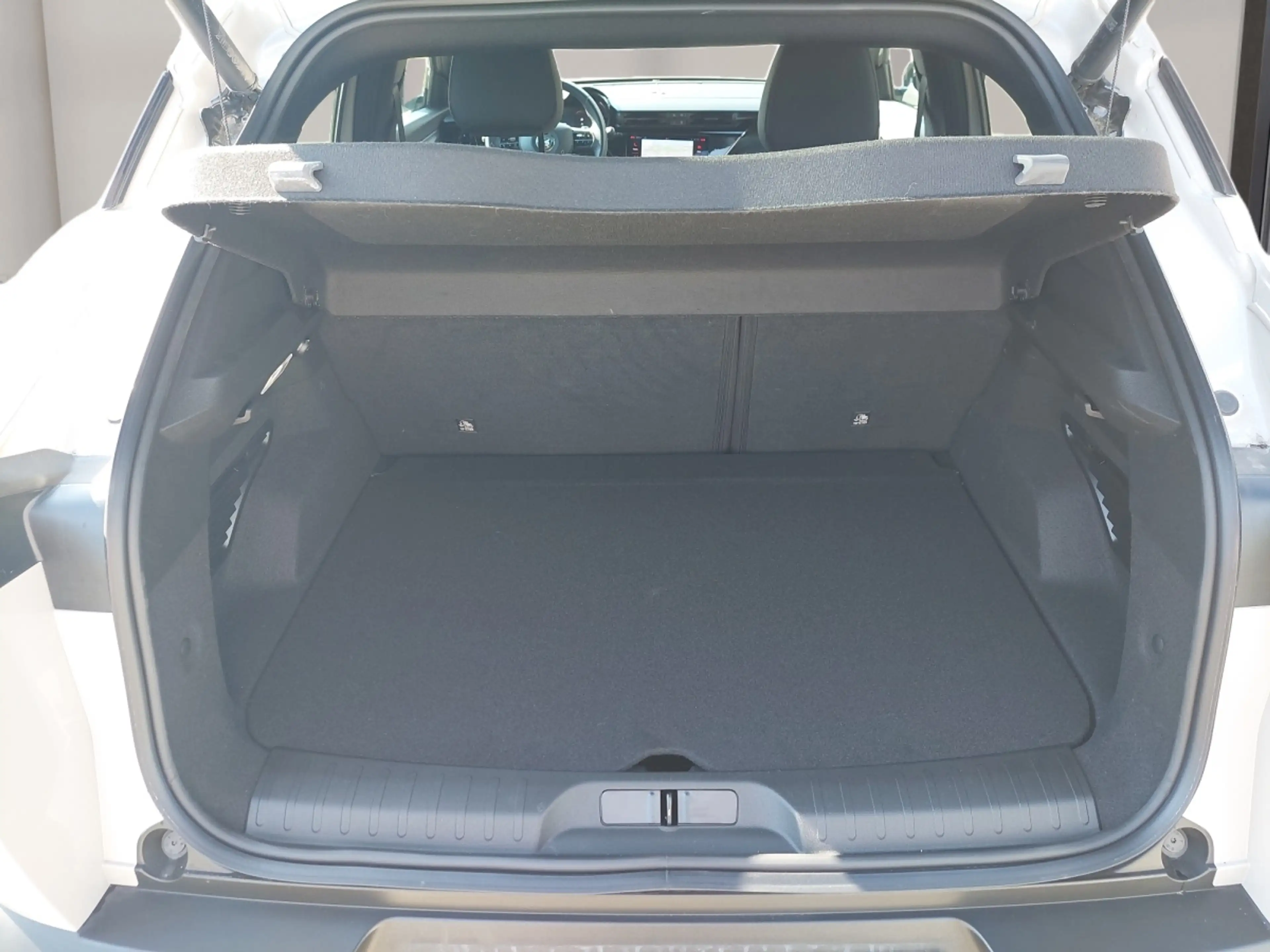 Alfa Romeo Junior Ibrida Speciale 1.2 MHEV e-DCT6 — photo 12