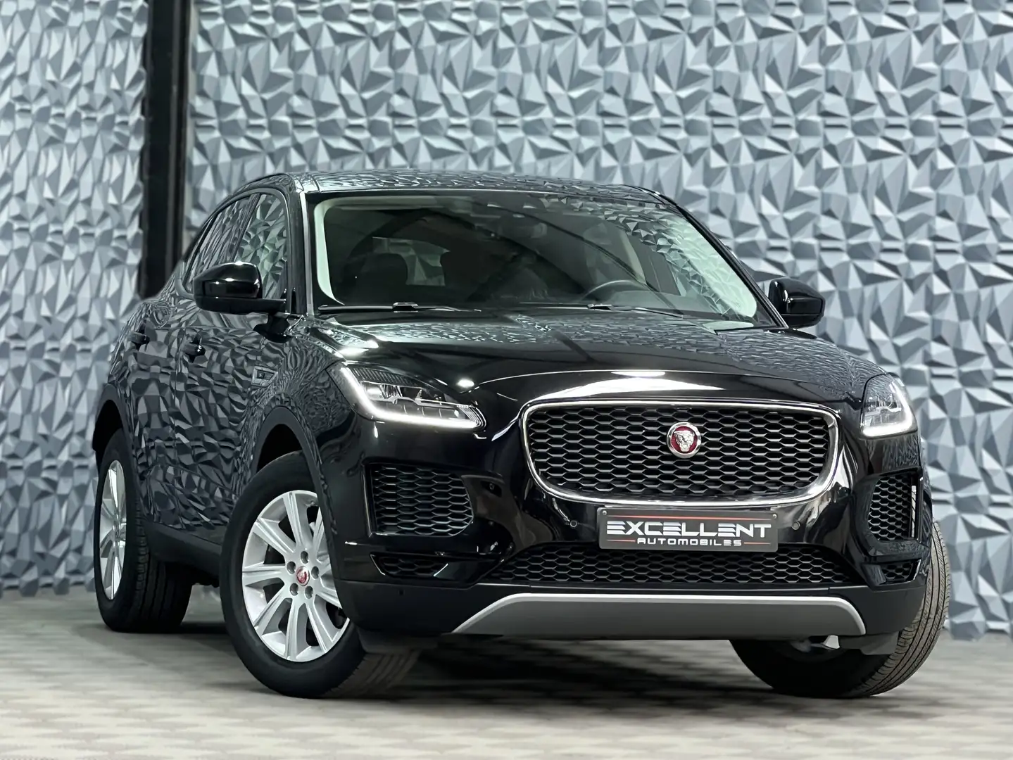 Jaguar E-Pace 2.0 D AWD S/BOITE AUTO/GPS/BLUETOOTH/GARANTIE 12 Noir - 2