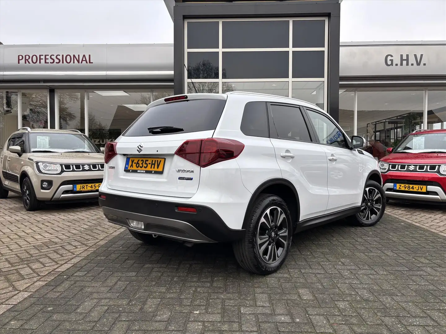 Suzuki Vitara 1.5 Hybrid 115pk Automaat Style | Panoramadak | Weiß - 2