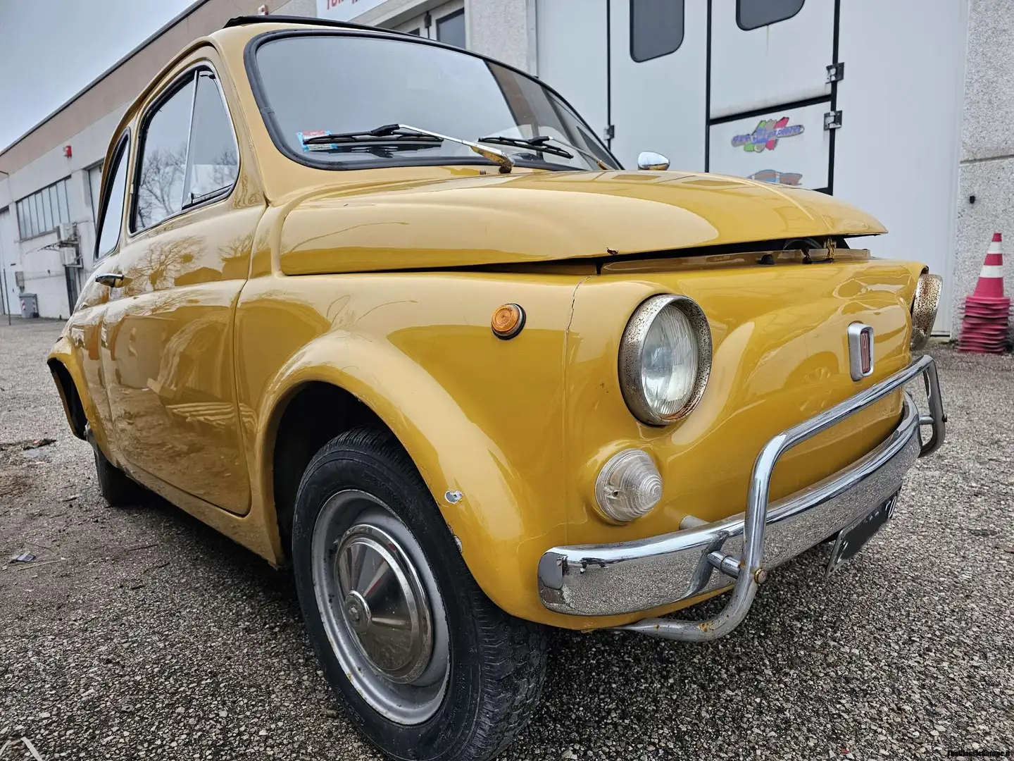 Oldtimer Fiat 500 L . incidentata Gelb - 1