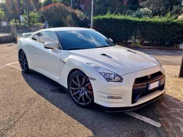GT-R 3.8 V6 Black edition 550cv auto my15