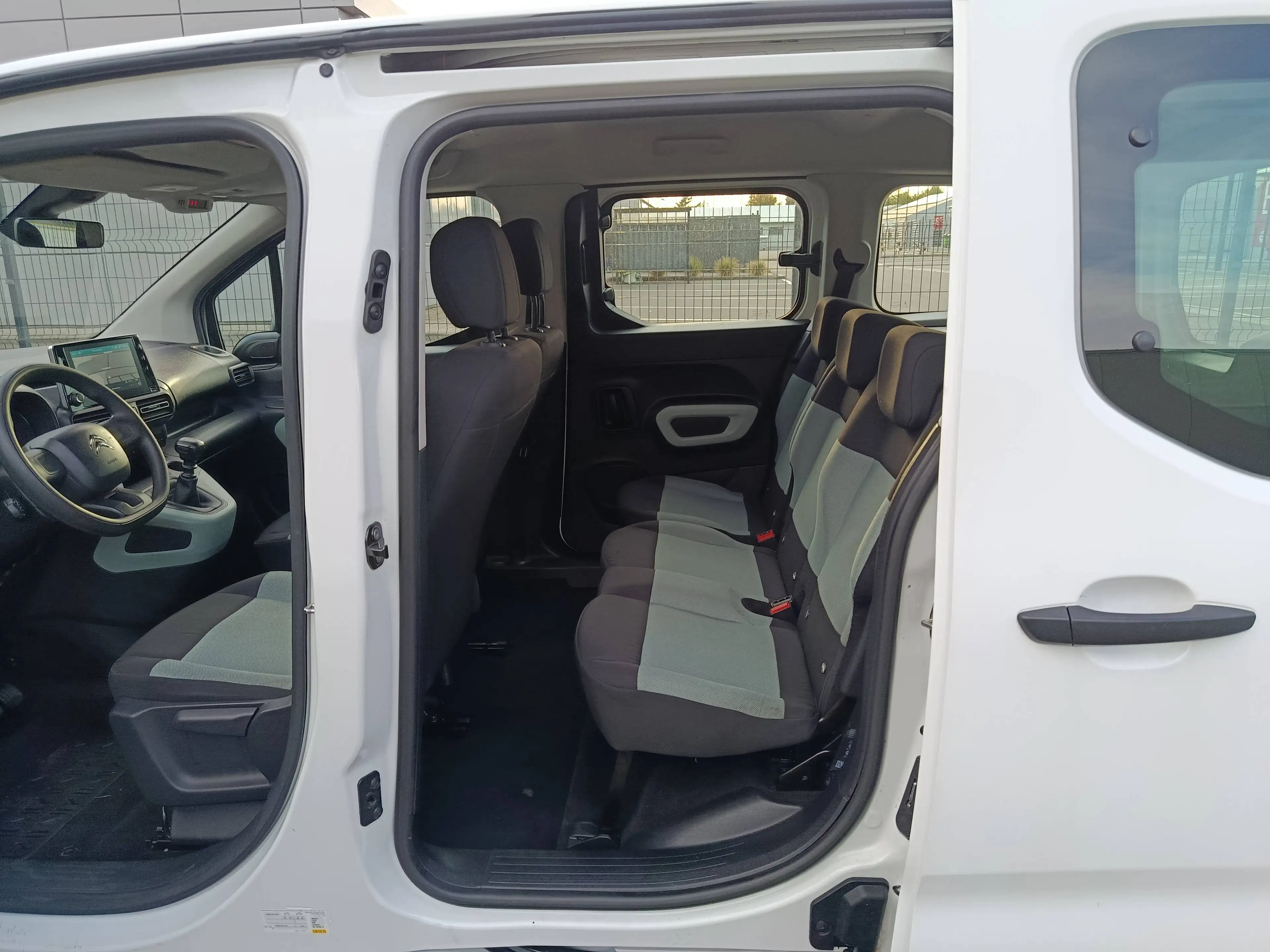 Citroen Berlingo Berlingo 1.2 PureTech M Live S — photo 9