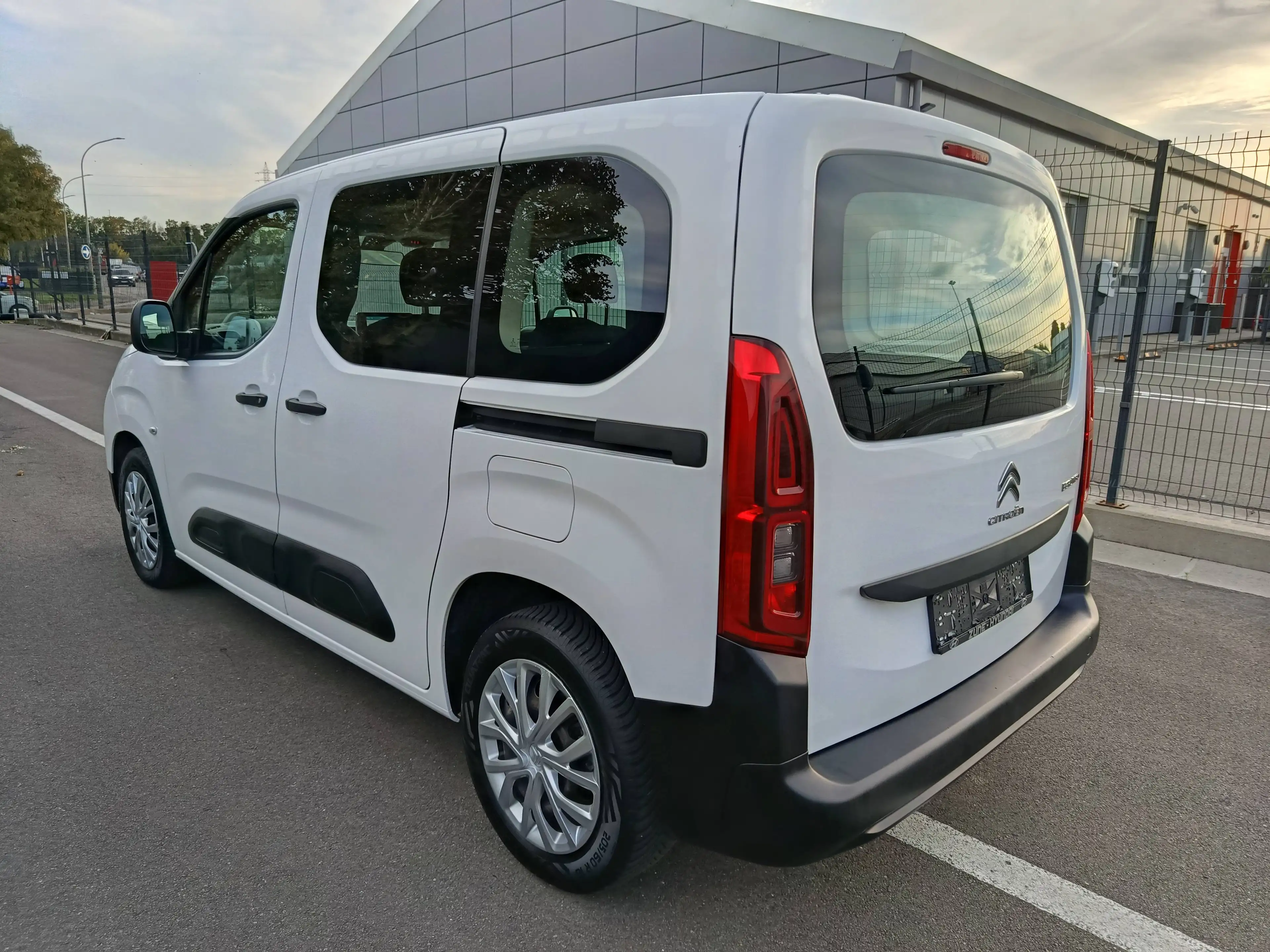 Citroen Berlingo Berlingo 1.2 PureTech M Live S — photo 4