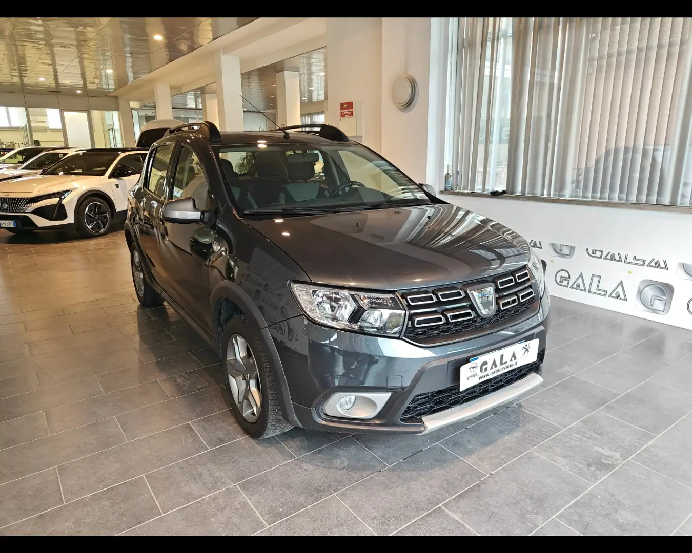Dacia Sandero Stepway 1.5 blue dci Comfort s&s 95cv Gris - 1