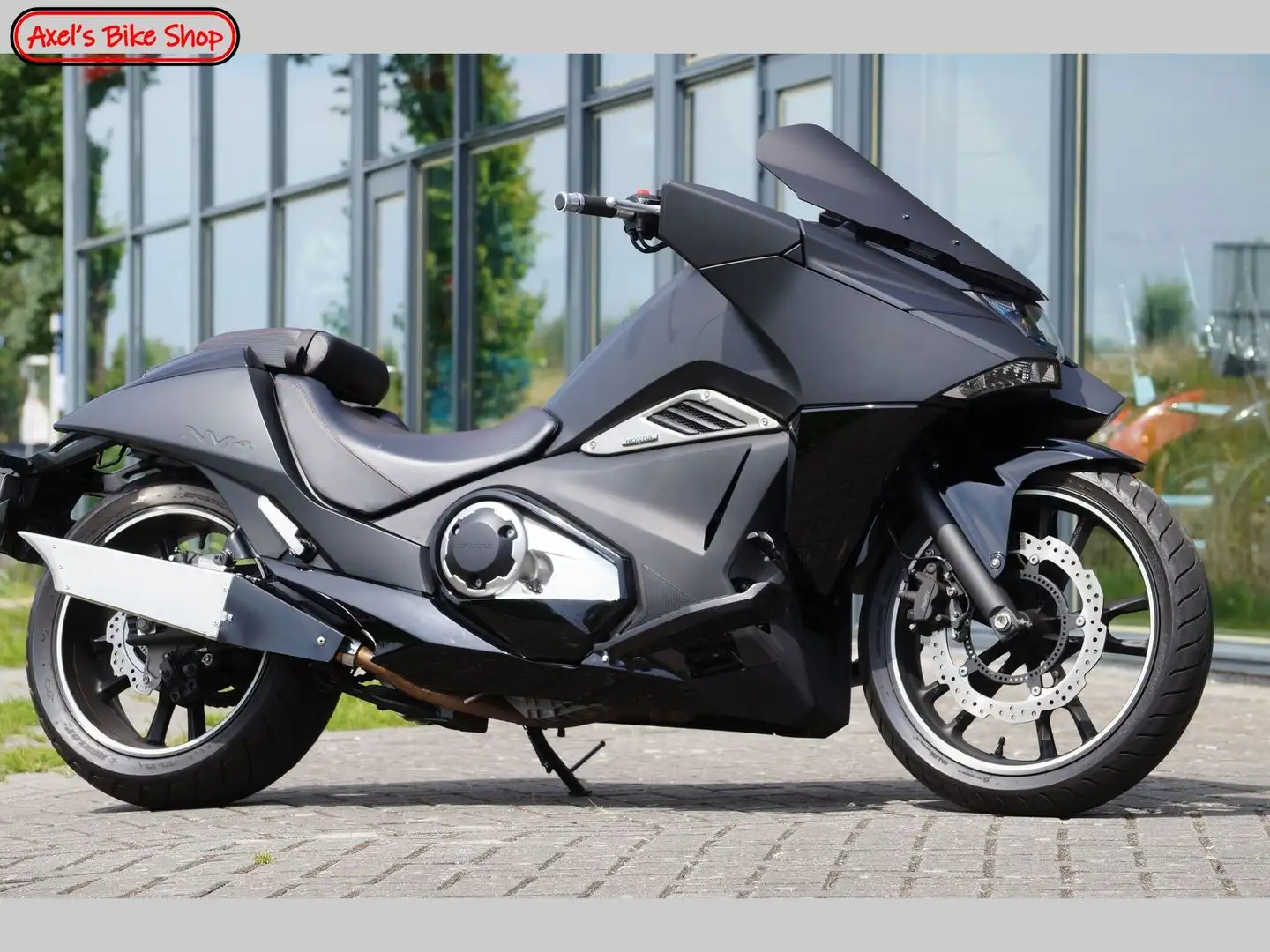 Honda NM4 Vultus Nero - 1