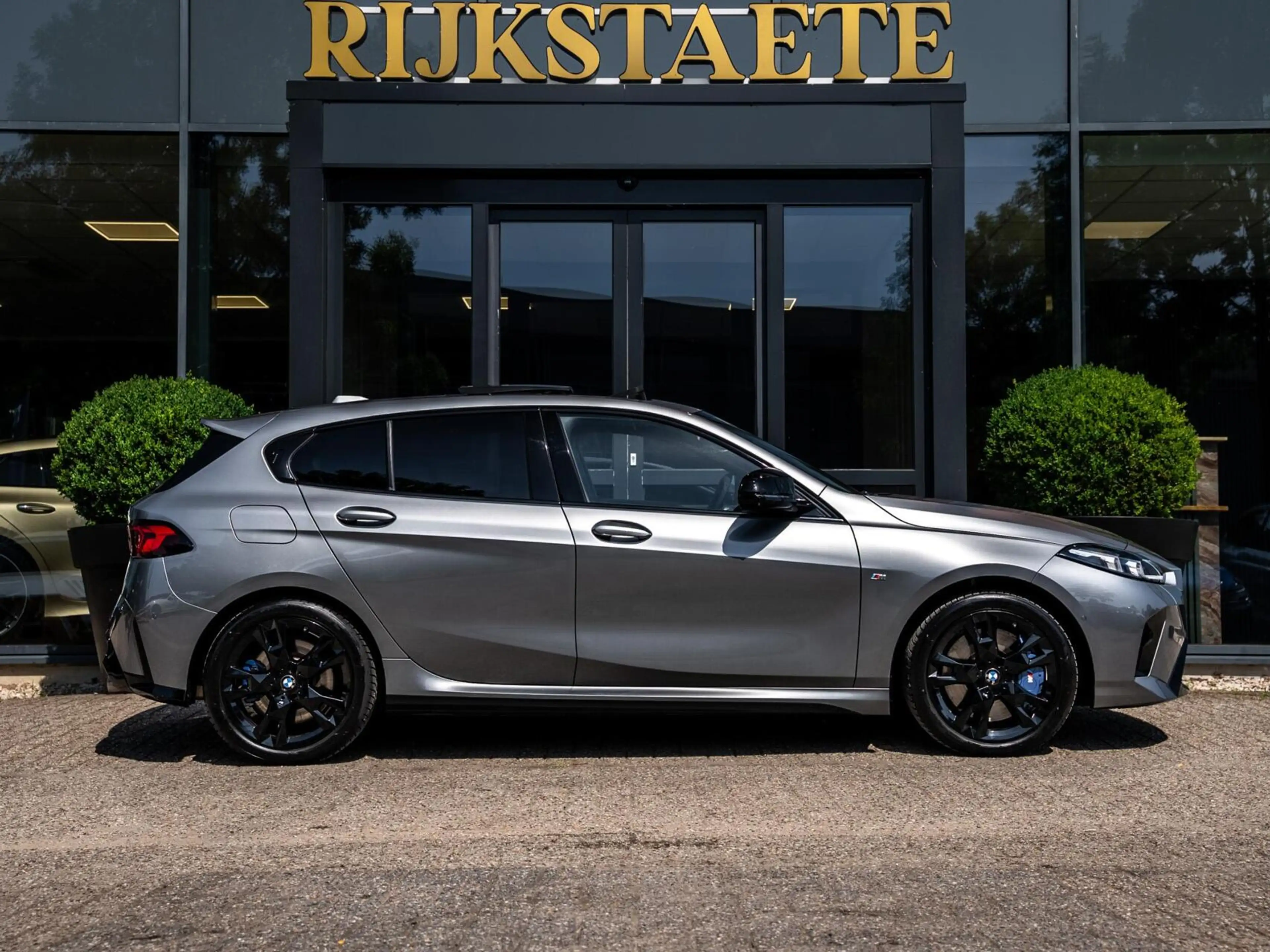 BMW 135 1-serie M135 xDrive|PANO|H&K|360|HEAD-IP|MEMORY|SF — photo 6