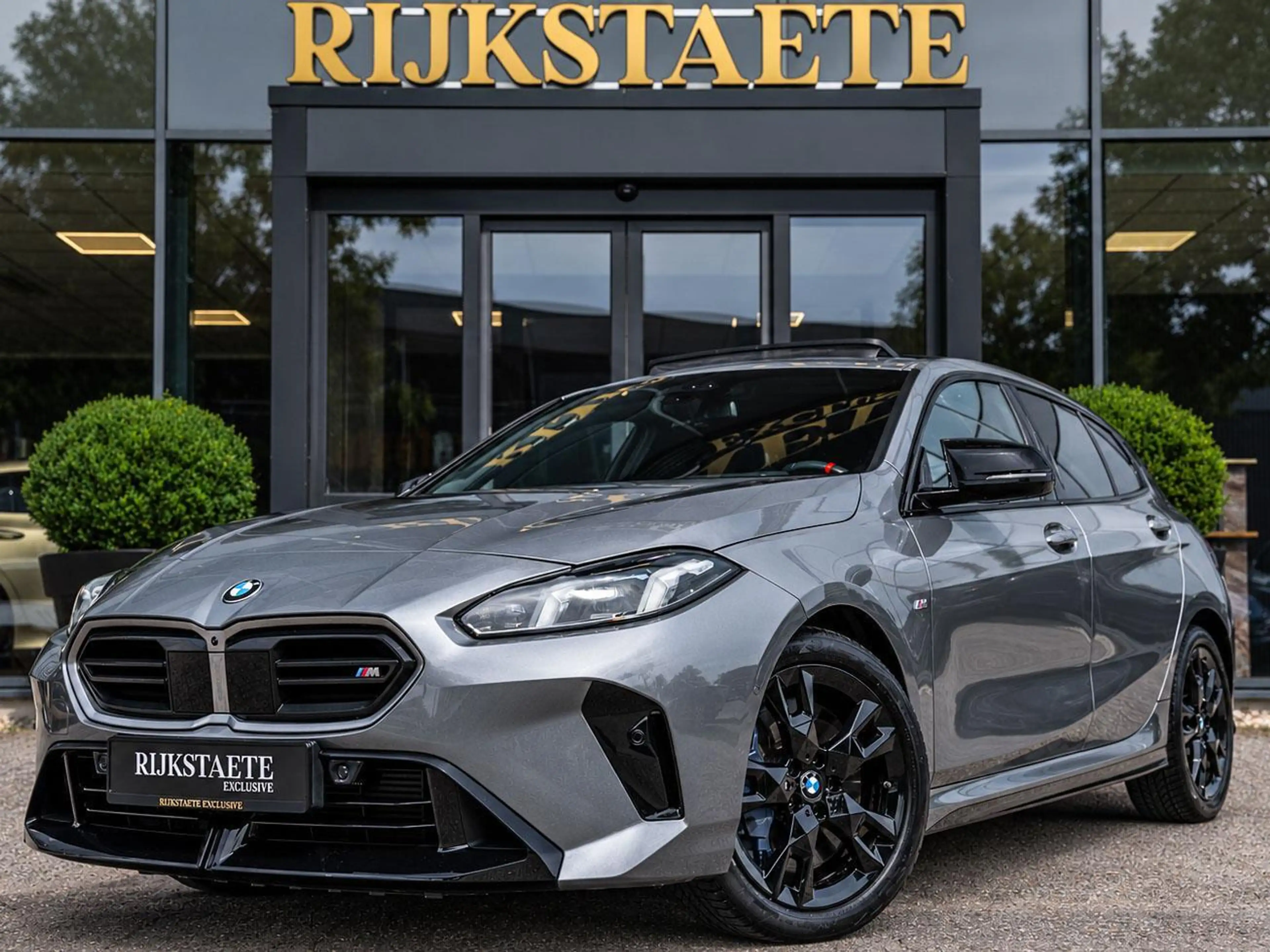 BMW 135 1-serie M135 xDrive|PANO|H&K|360|HEAD-IP|MEMORY|SF
