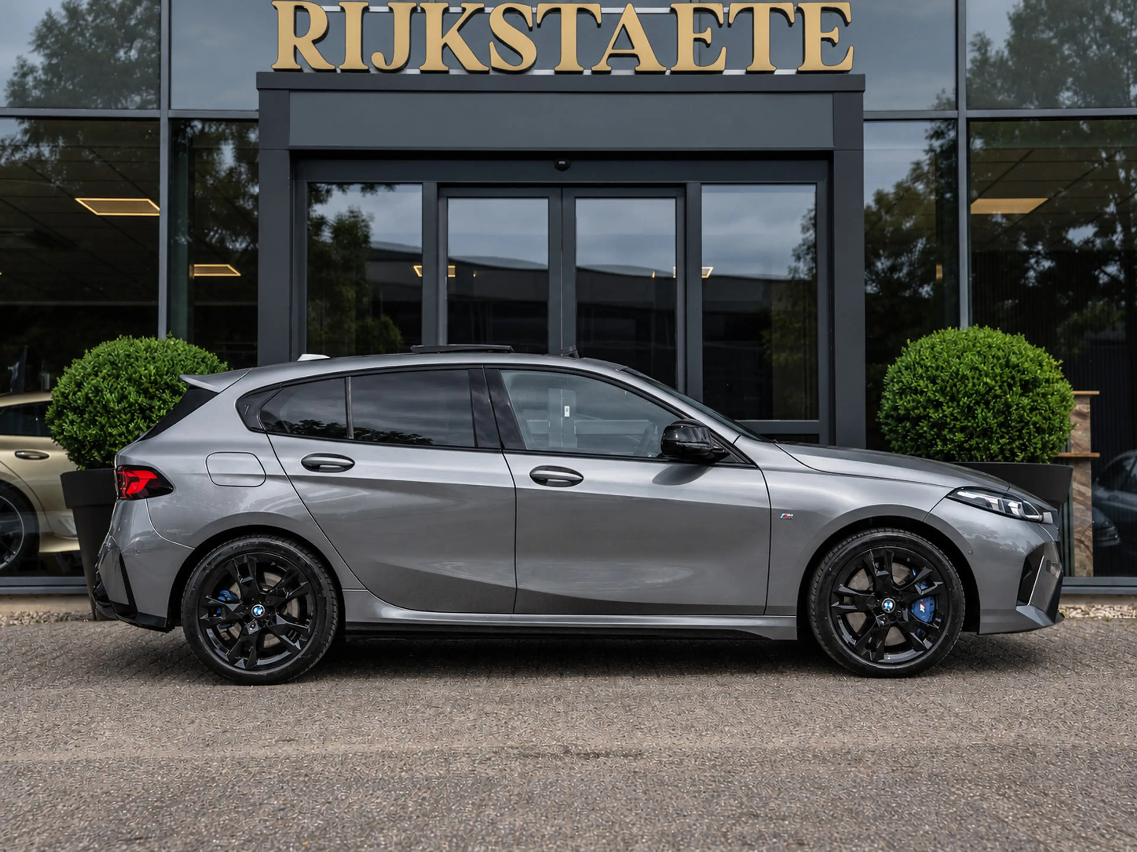 BMW 135 1-serie M135 xDrive|PANO|H&K|360|HEAD-IP|MEMORY|SF — photo 6
