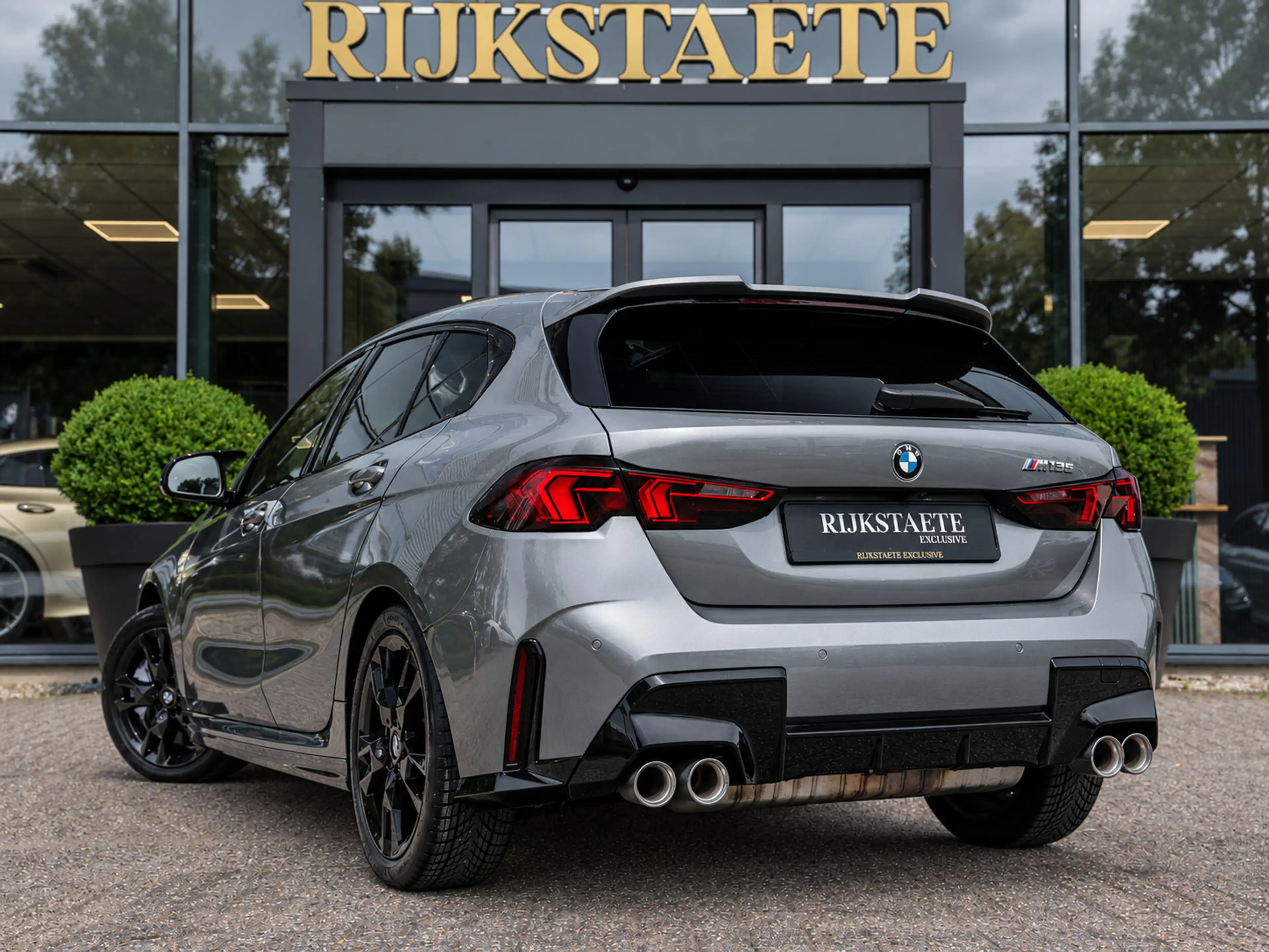 BMW 135 1-serie M135 xDrive|PANO|H&K|360|HEAD-IP|MEMORY|SF — photo 9