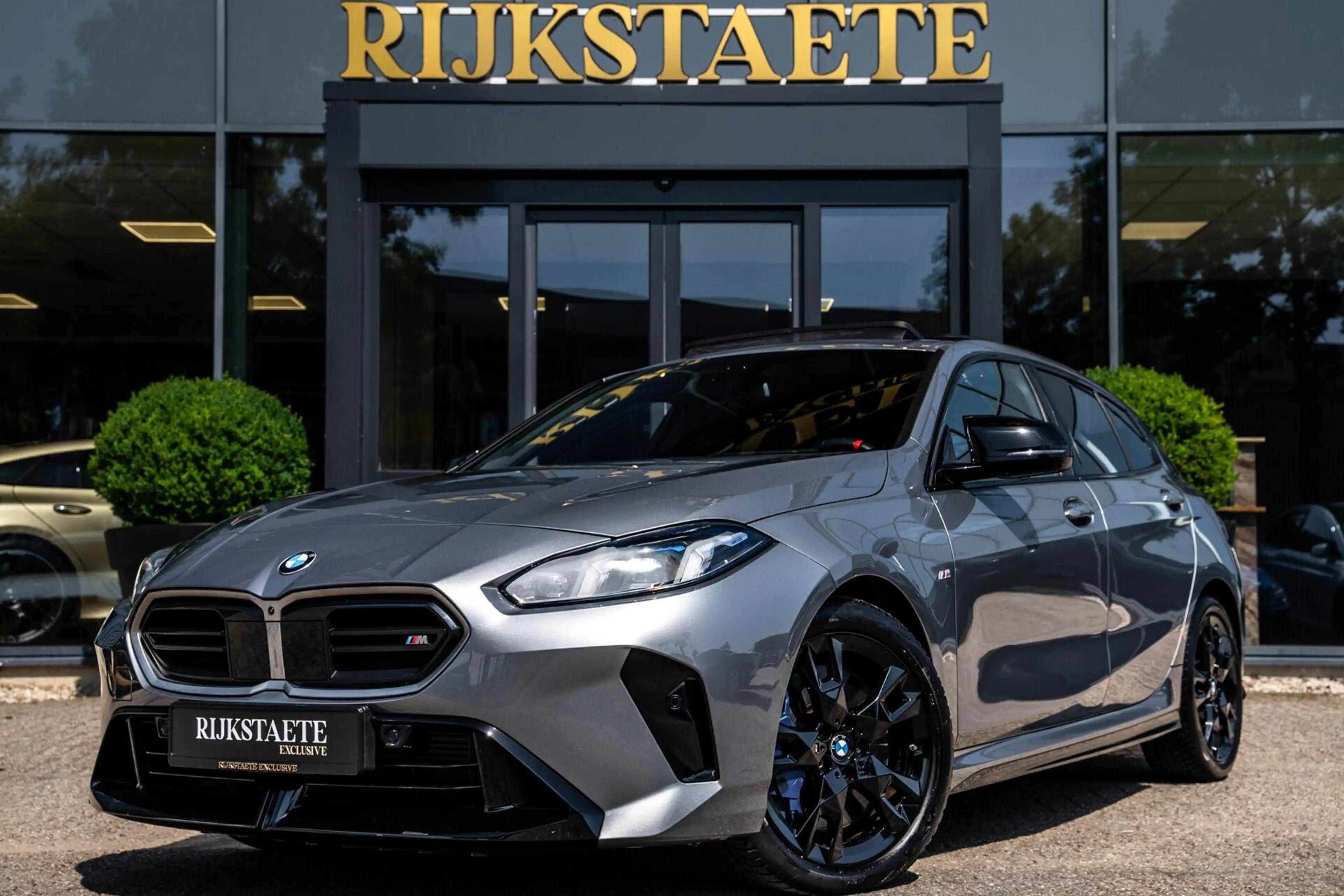 BMW 135 1-serie M135 xDrive|PANO|H&K|360|HEAD-IP|MEMORY|SF