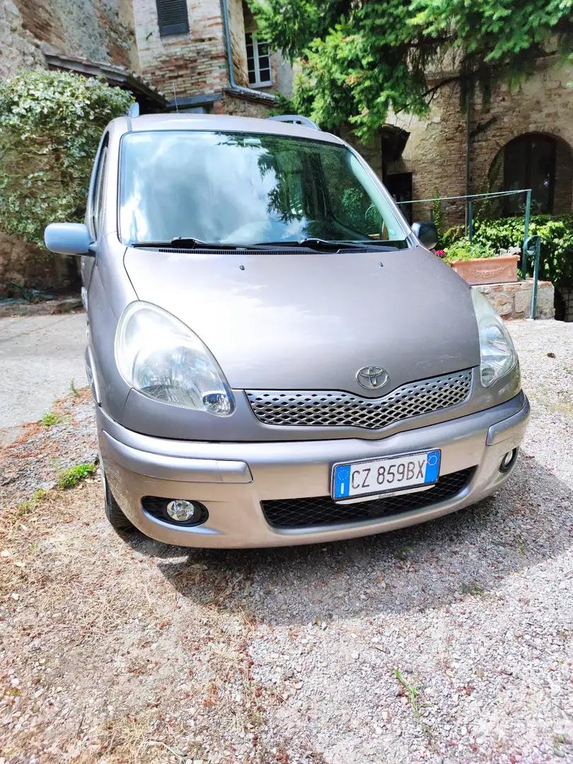 Toyota Yaris Verso 1.3 Sol - 1