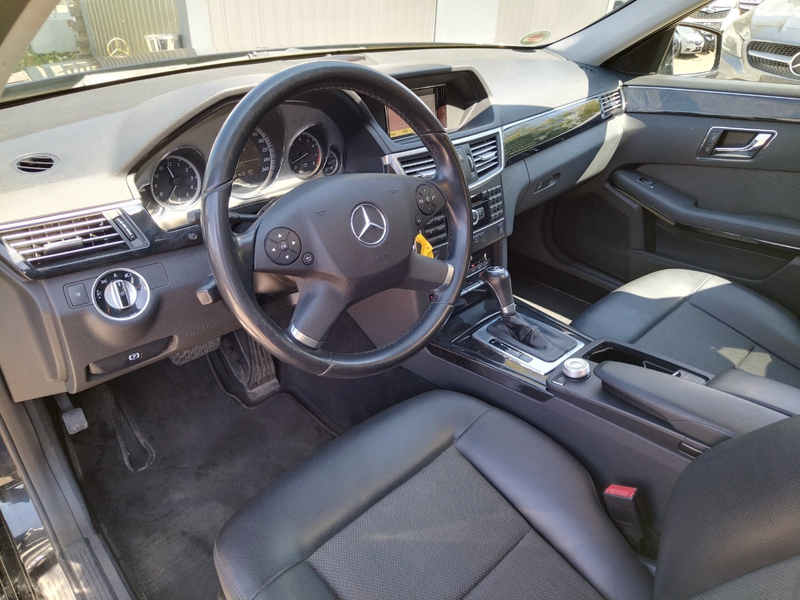 Mercedes-Benz E 200 T-Model CGI+XENON+:PANO+NAVI+ILS+PDC+EURO5 — photo 11