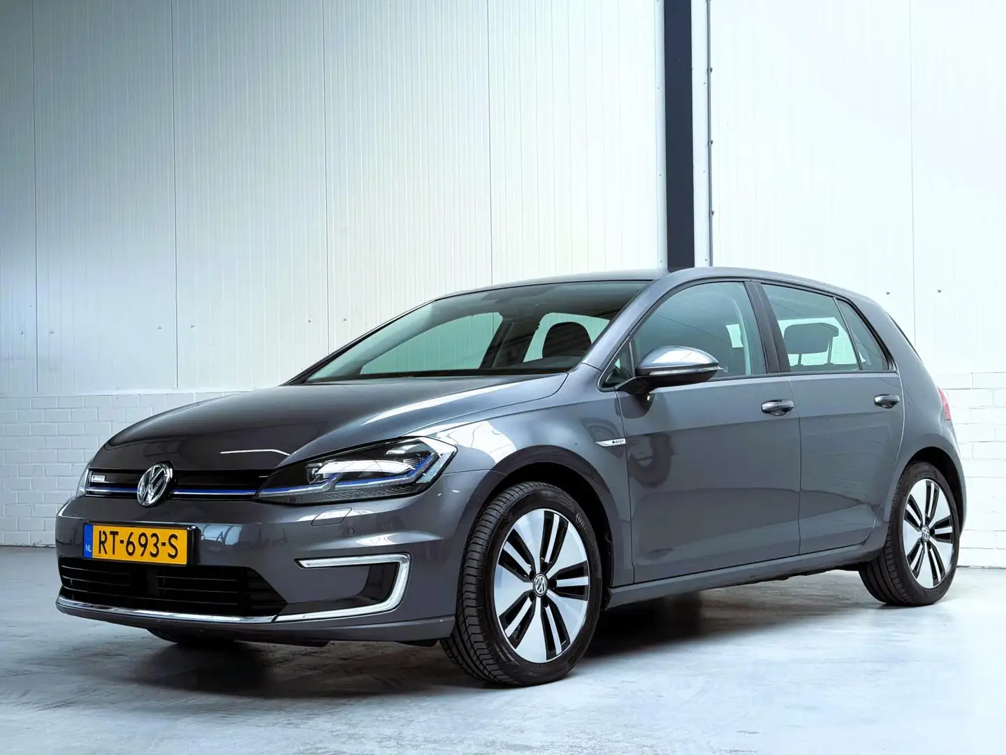 Volkswagen e-Golf E-Golf 36KWh|Trekhaak Grijs - 2