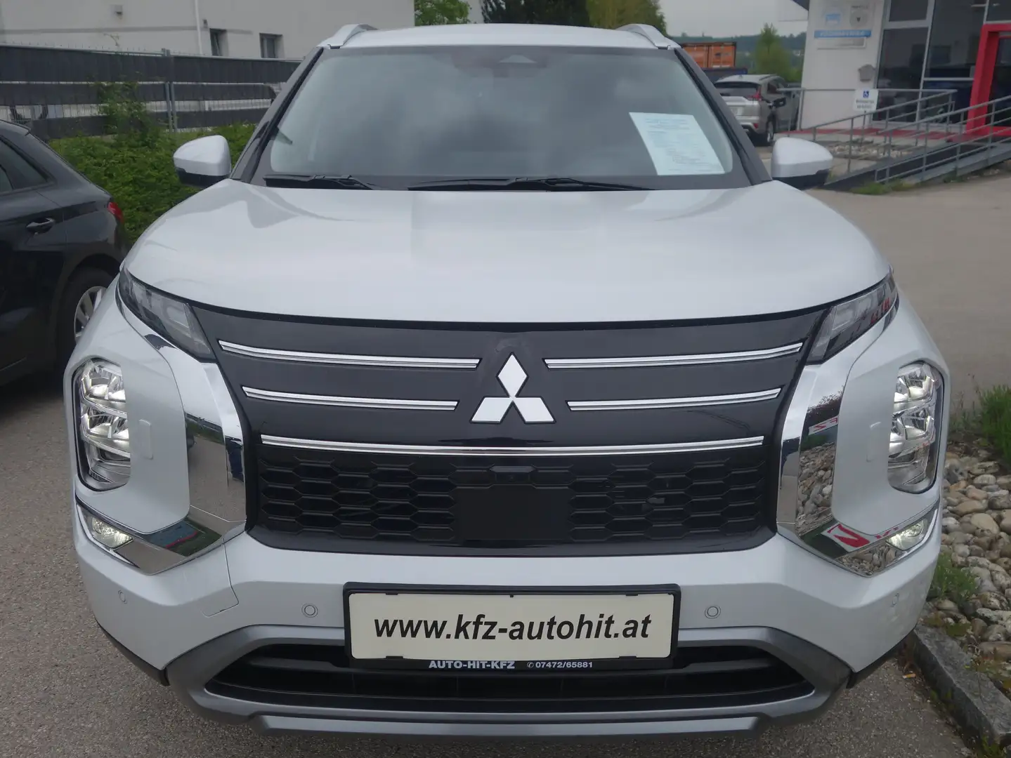 Mitsubishi Outlander 2,4 PHEV S-AWC Intense Weiß - 2