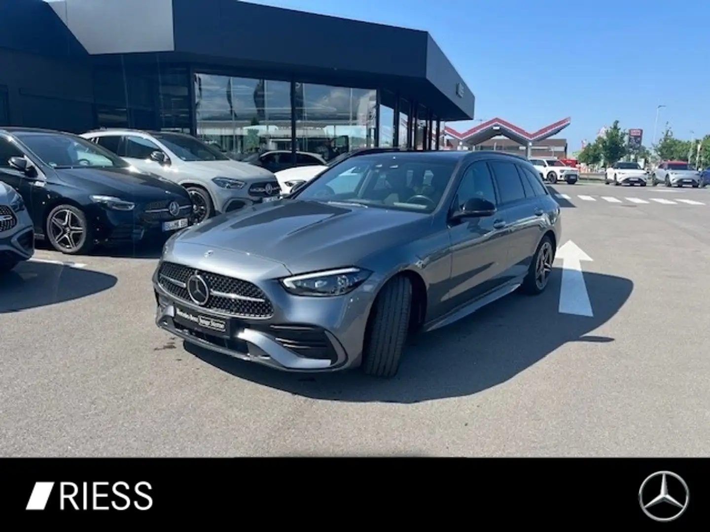 Mercedes-Benz C 300 e T-Modell AMG Night Pano Ambi Gris - 1
