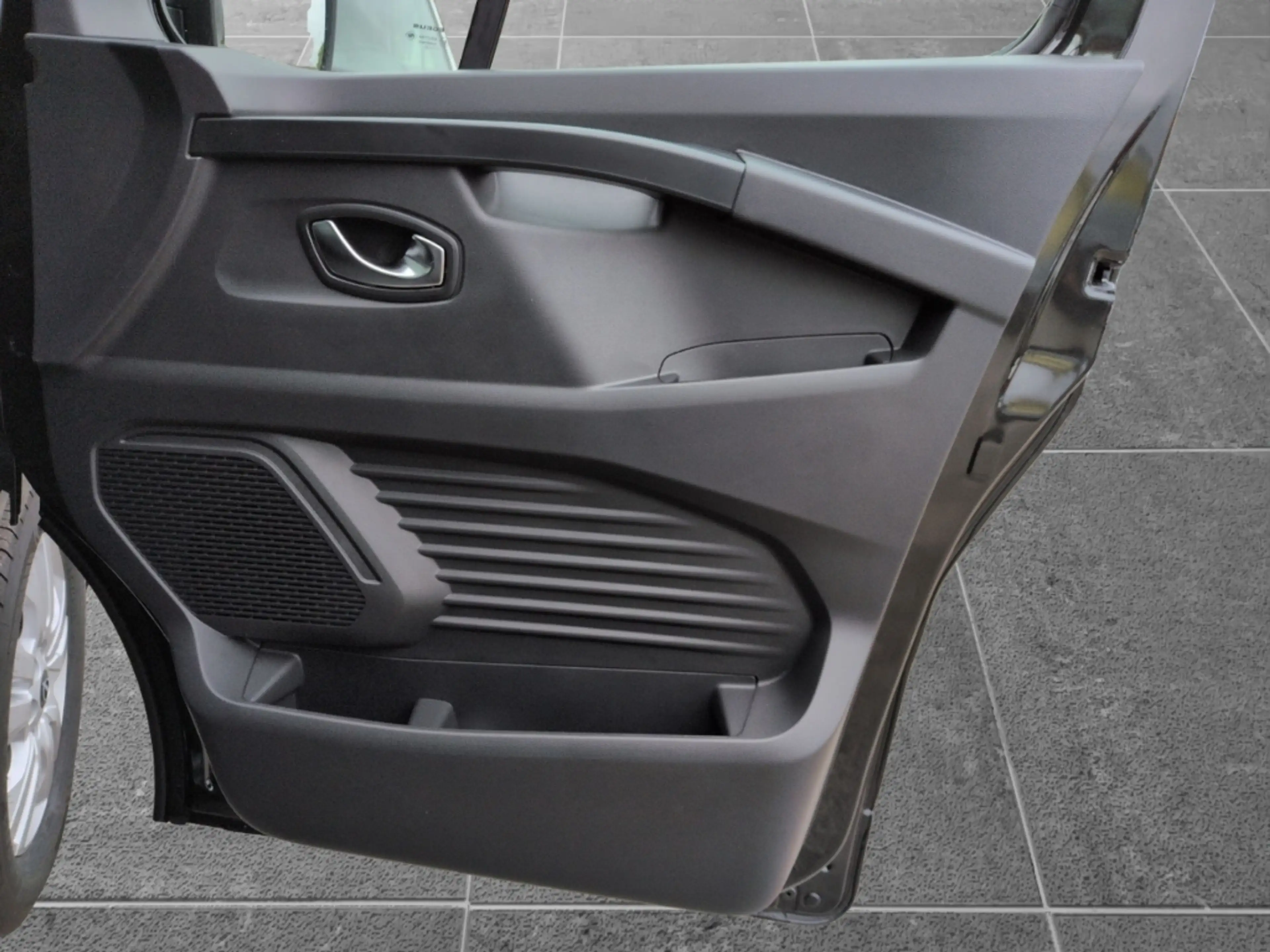 Nissan Primastar Kombi L1H1 2,8t Tekna Navi 360 Kamera LED Apple Ca — photo 8