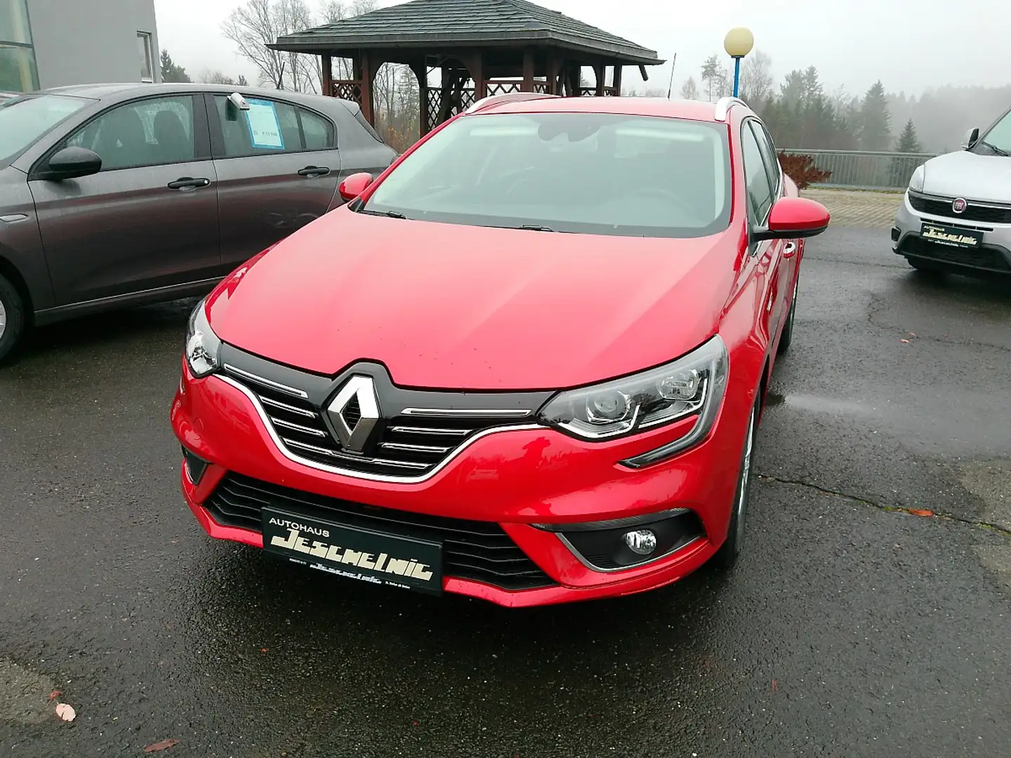 Renault Megane Mégane Grandtour Intens TCe 140 PF Rojo - 2
