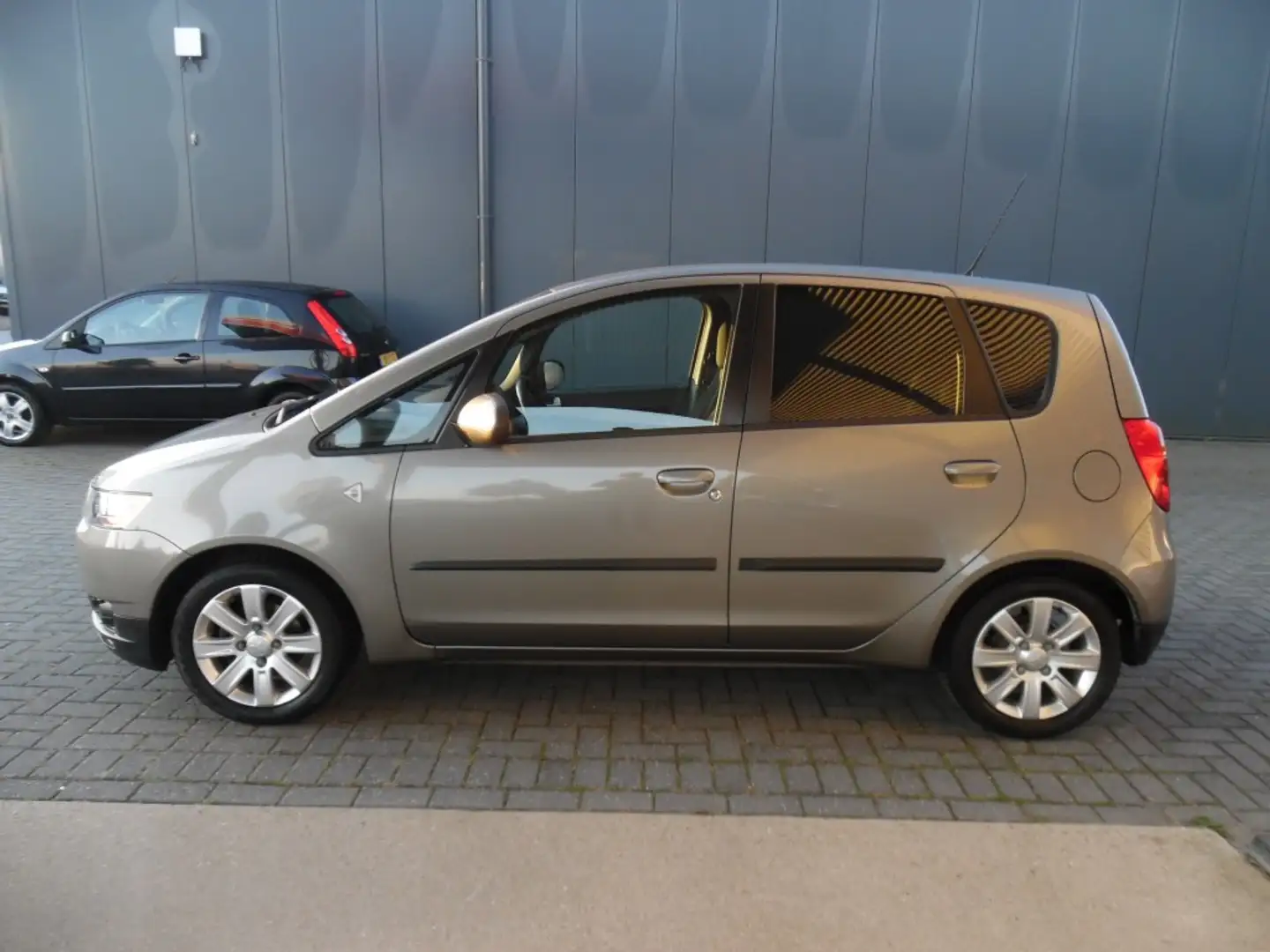 Mitsubishi Colt 1.3 EDITION TWO Grijs - 2