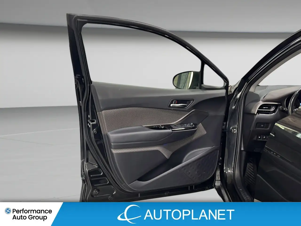Toyota C-HR снимка Toyota C-HR