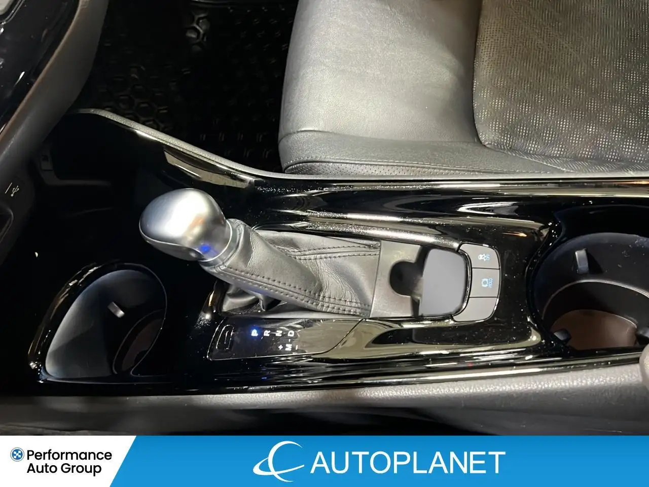 Toyota C-HR снимка Toyota C-HR