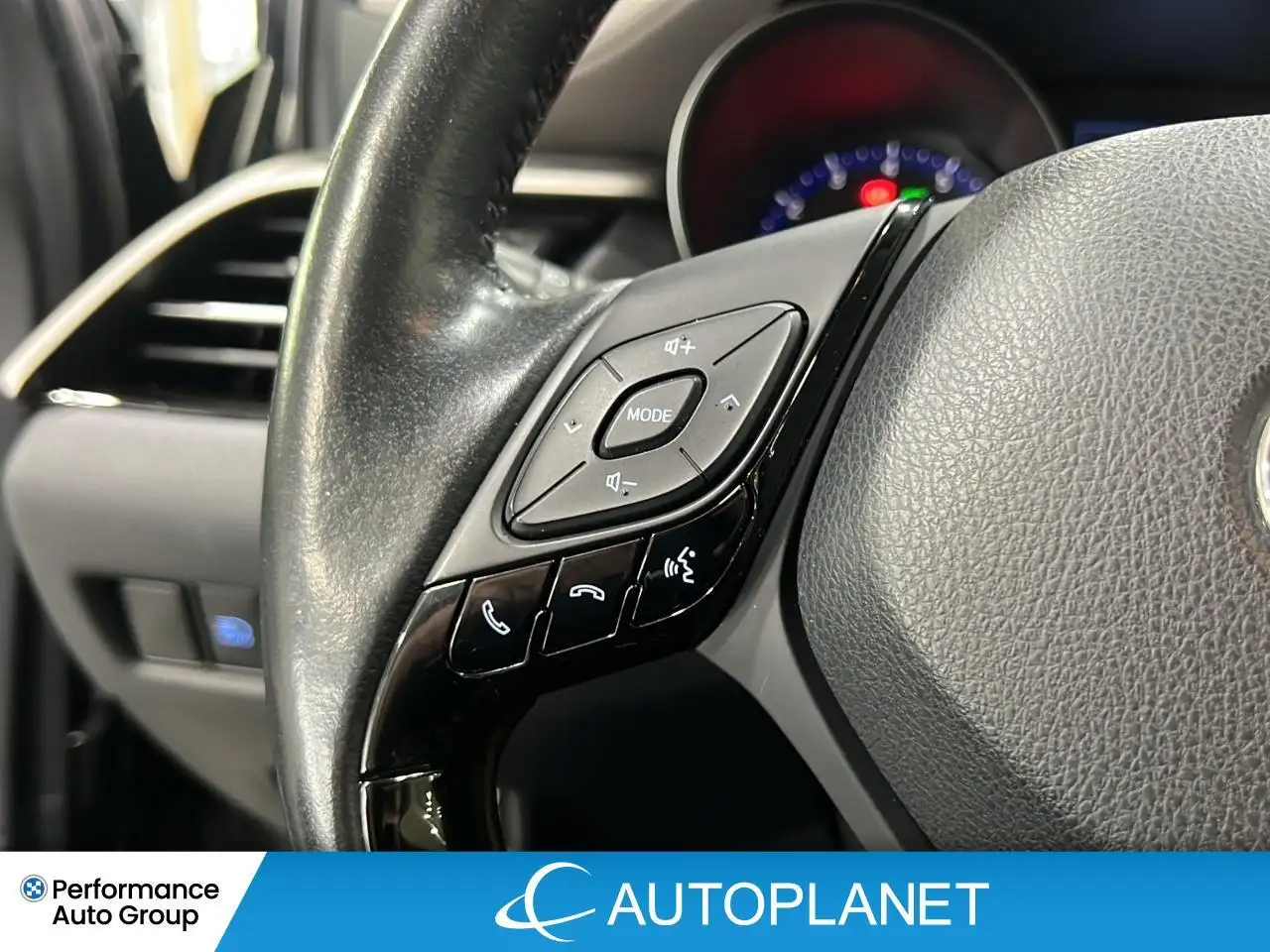 Toyota C-HR снимка Toyota C-HR