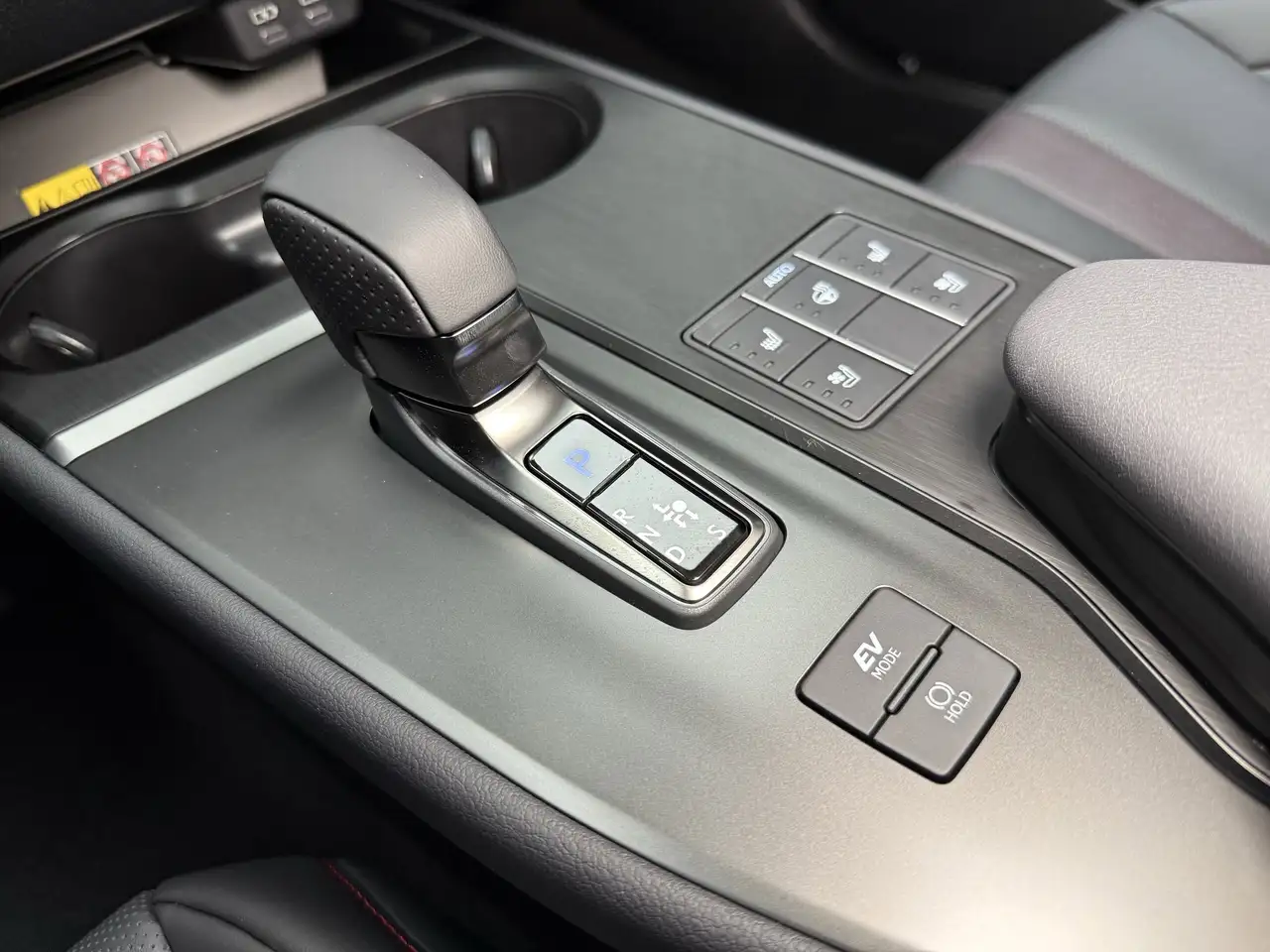 Lexus UX снимка Lexus UX