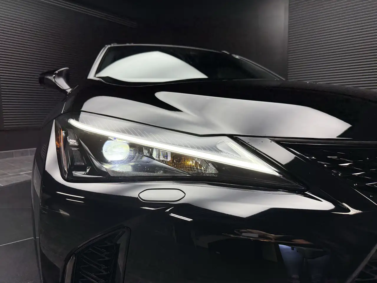 Lexus UX снимка Lexus UX