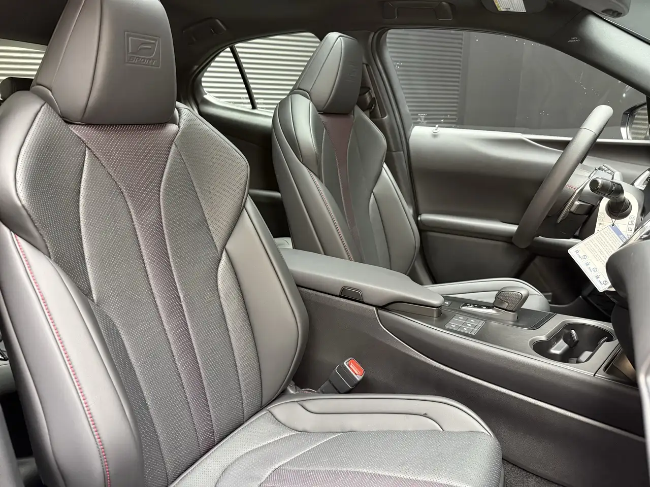 Lexus UX снимка Lexus UX