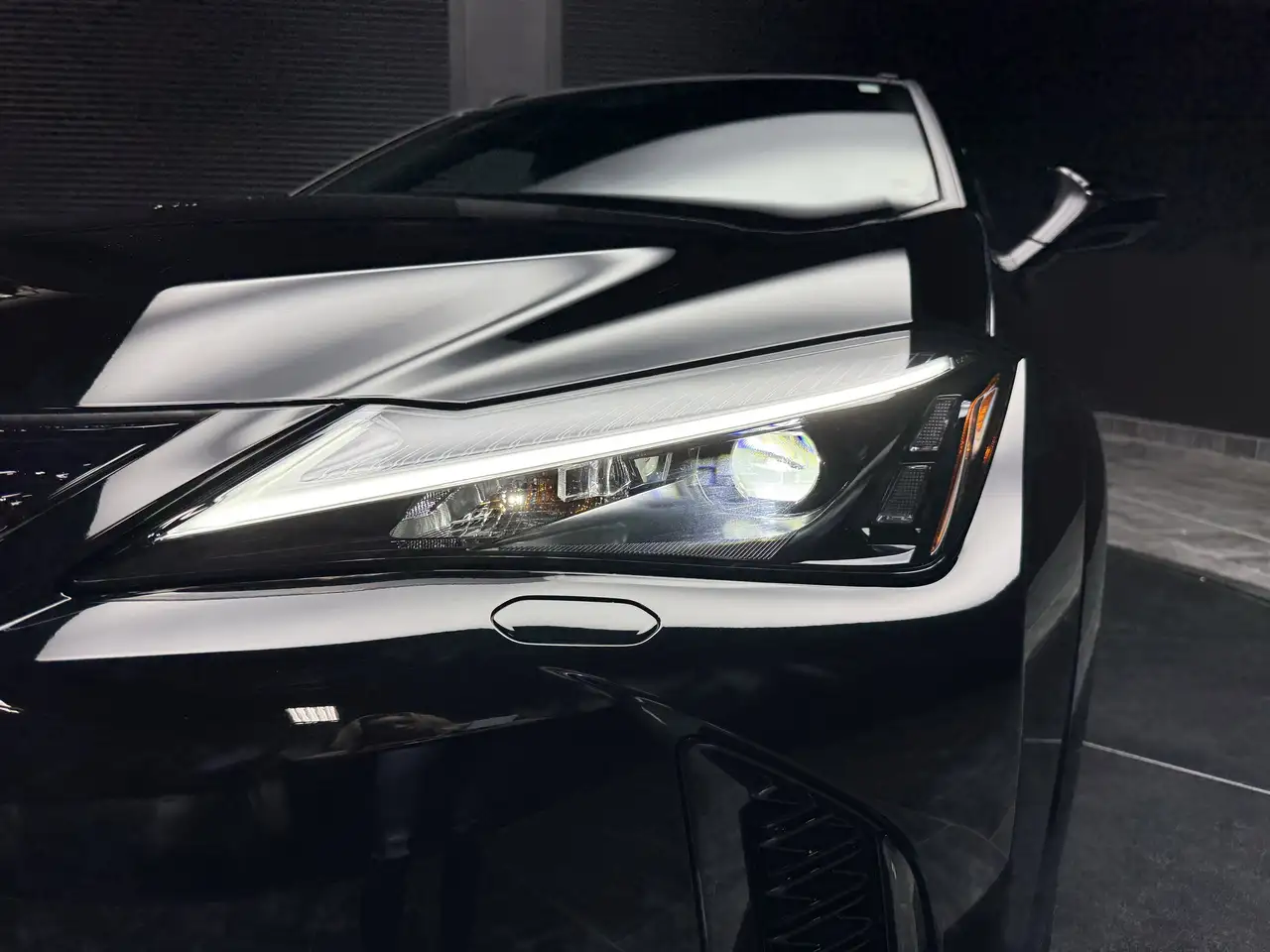 Lexus UX снимка Lexus UX