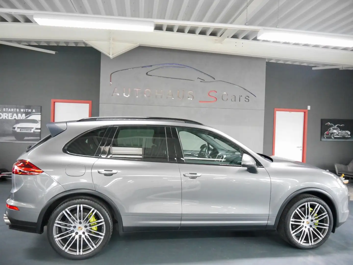 Porsche Cayenne S E-Hybrid*18Wege*SD*Luft*21 Zoll* Grijs - 1