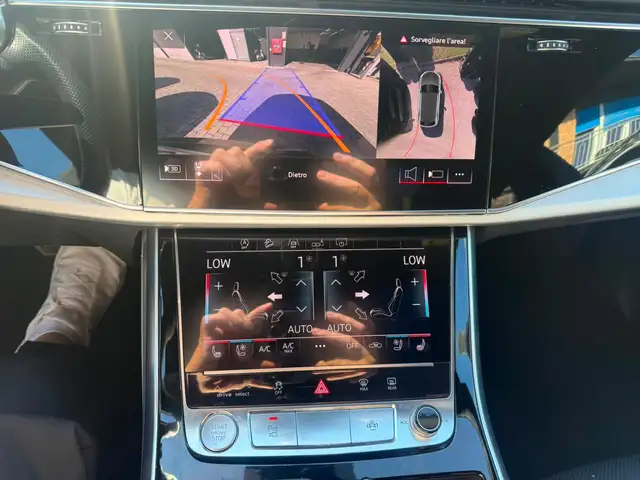Audi Q8 view 10