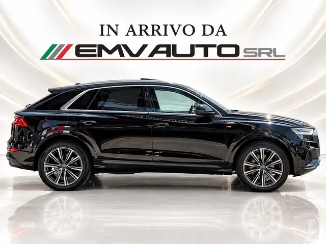 Audi Q8 view 3