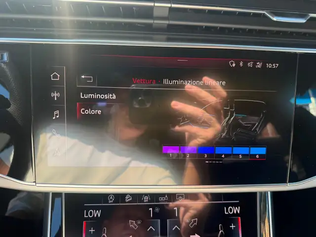 Audi Q8 view 4