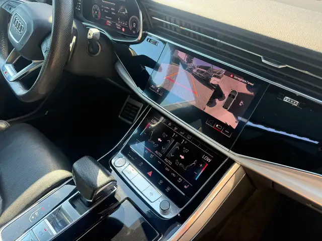 Audi Q8 view 13