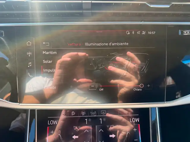 Audi Q8 view 9