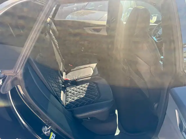 Audi Q8 view 16