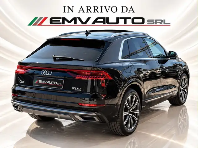 Audi Q8 view 17