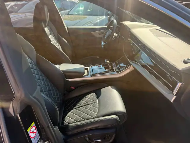 Audi Q8 view 12